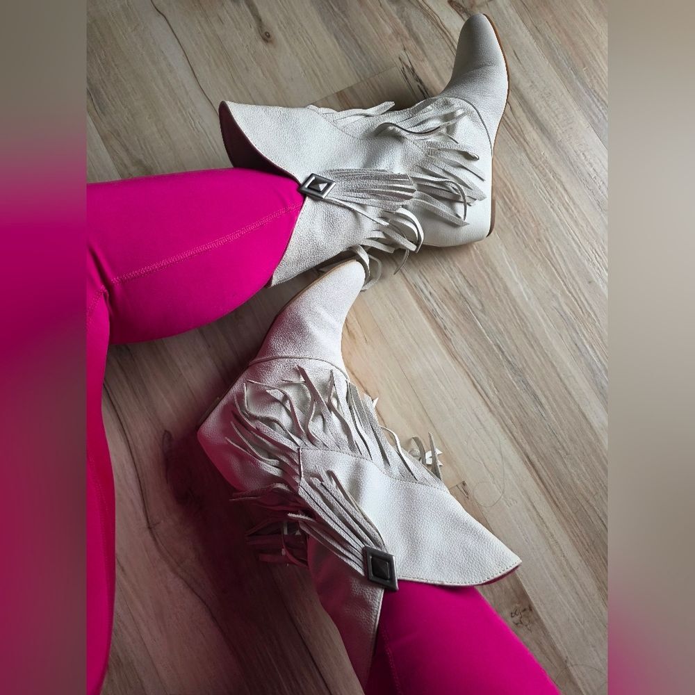 OBSESSION RULES HOPEY Womens White Leather Fringe Boho Hidden Wedge Boots 8M